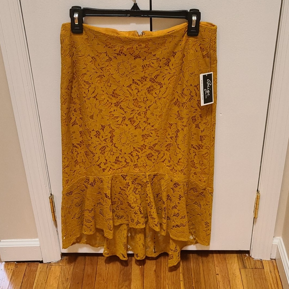BRAND NEW gold skirt